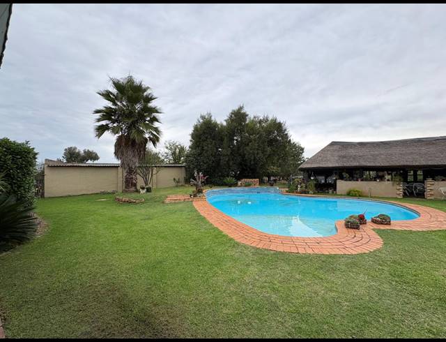 4 BEDROOM HOUSE FOR SALE IN VAN DER MERWES KROON